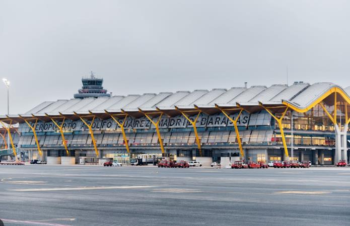 Шпанија го ограничува пристапот до аеродромот во Мадрид за да спречи собирање на бездомници