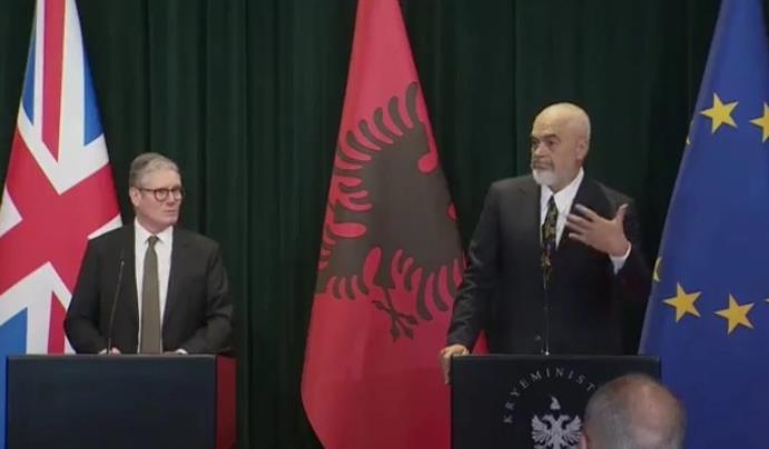 Стармер од Тирана:  Путин е тој што ги одолговлекува работите и предизвикува одложувања 