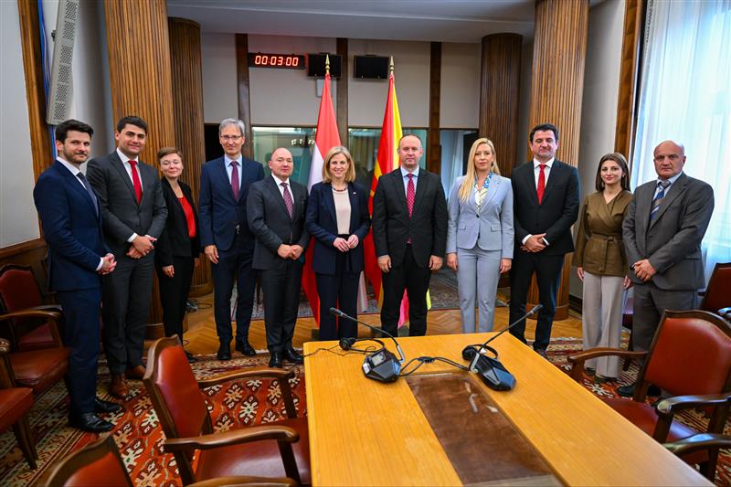 Средба на Гаши со австриската министерка за надворешни работи Мајнл-Рајзингер