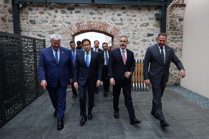 Фидан повика на дипломатска поддршка на трилатералниот состанок на Турција, Русија и Украина