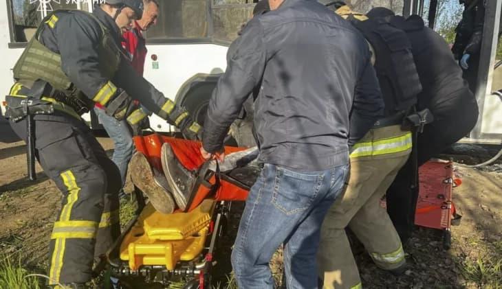 Во руски напад со дронови врз автобус во Украина загинаа девет лица, четворица повредени