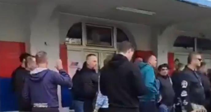 Блокиран влезот на зградата на судот и Обвинителството во Нови Сад