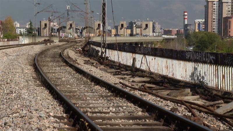 Железничката станица во Скопје е во катастрофална состојба