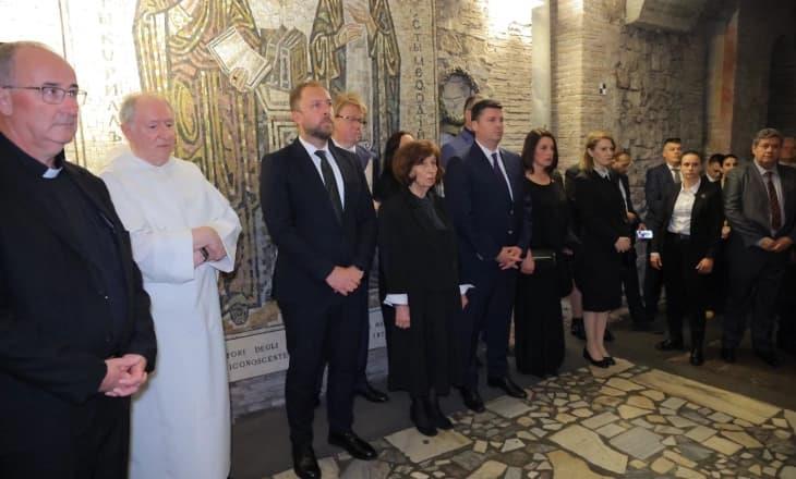 Македонска делегација на молебен на гробот на Свети Кирил во Рим