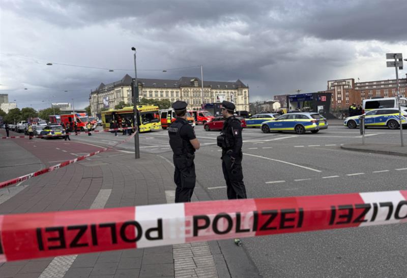 Во нападот со нож во Хамбург 17 повредени, од кои четворица се во животна опасност