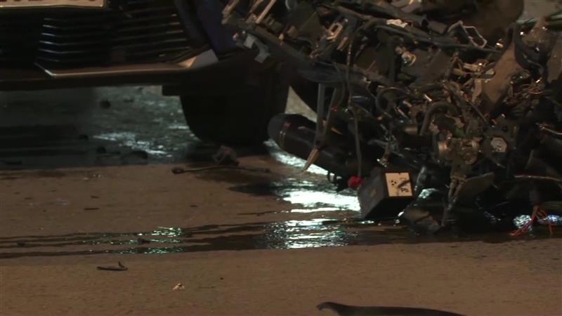 Трагедија во Скопје: 47 годишен маж и 32 годишна жена загинаа по излетување со моторцикл 