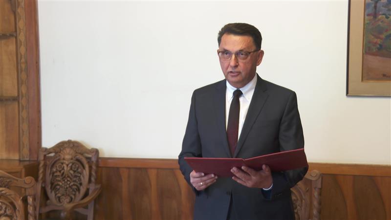 Новоизбраниот гувернер даде свечена изјава пред претседателот на Собранието 
