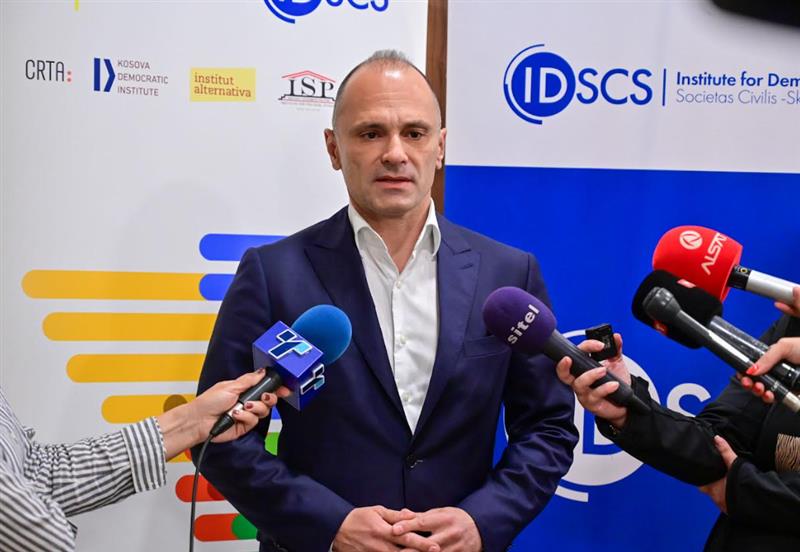 Филипче: Дали декларацијата во ЕП е доволна гаранција за Мицкоски и за откочување на процесот?