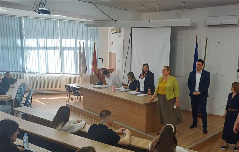 Со испит по мајчин јазик започна полагањето на државната матура