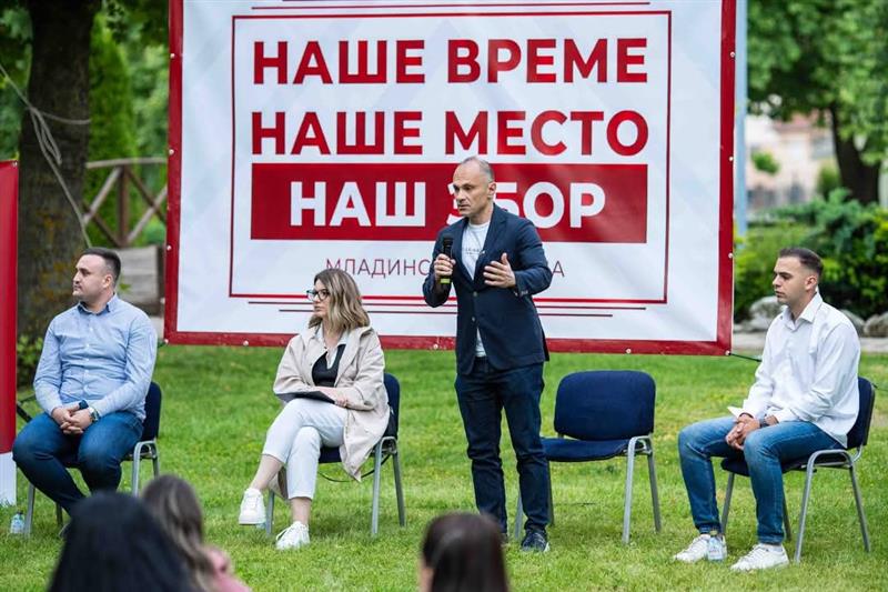Филипче: Младите не заслужуваат ваква власт што им ја одзема иднината