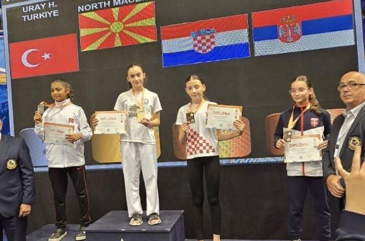 Злато за Муадини, бронза за Топалоска на Балканското првенство во карате за деца
