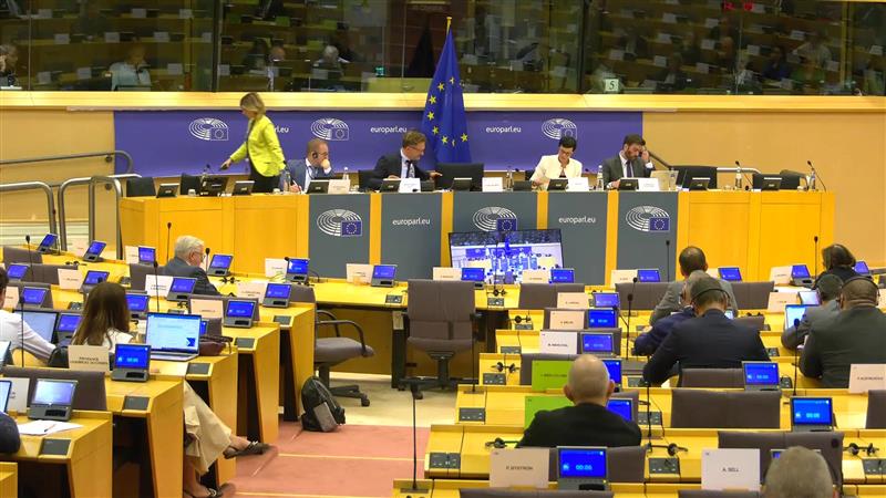 Кос: Бугарија и Македонија треба да разговараат и да најдат решение за билатералното прашање