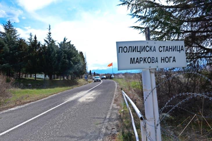 Македонскиот и грчкиот министер за внатрешни работи Тошковски и Ливаниос на средба во Преспес