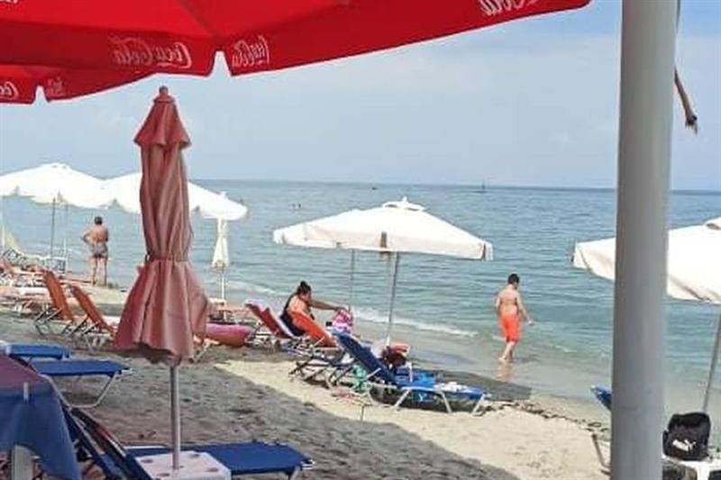 Драма на плажа во Грција: Момче од Србија во последен момент спаси од давење маж од Скопје