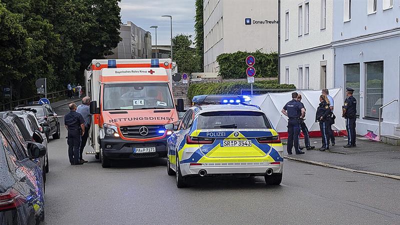 Автомобил удри во група луѓе во германскиот град Пасау- меѓу повредените и мајка со дете 