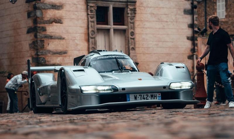 Порше претстави уникатен модел, му оддава почит на 917 (ВИДЕО)