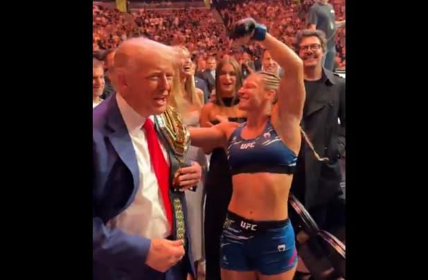 Трамп доби УФЦ појас, претседателот направи шоу во Њујорк (ВИДЕО)