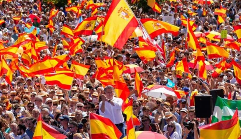 Шпанија: Големи демонстрации против премиерот Педро Санчез поради корупција