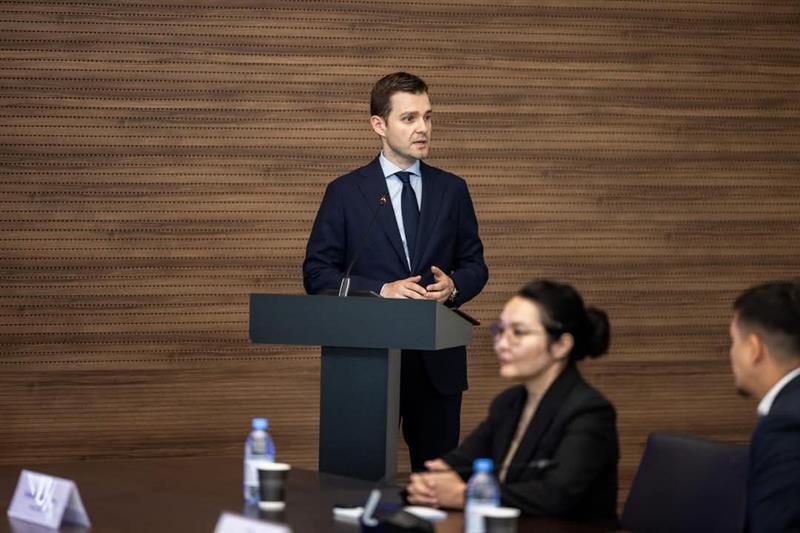 Работна посета на министерот Муцунски во Казахстан: Фокус на економска и политичка соработка