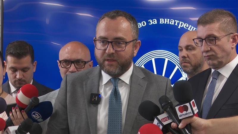 Тошковски: Македонската полиција добива нова современа униформа