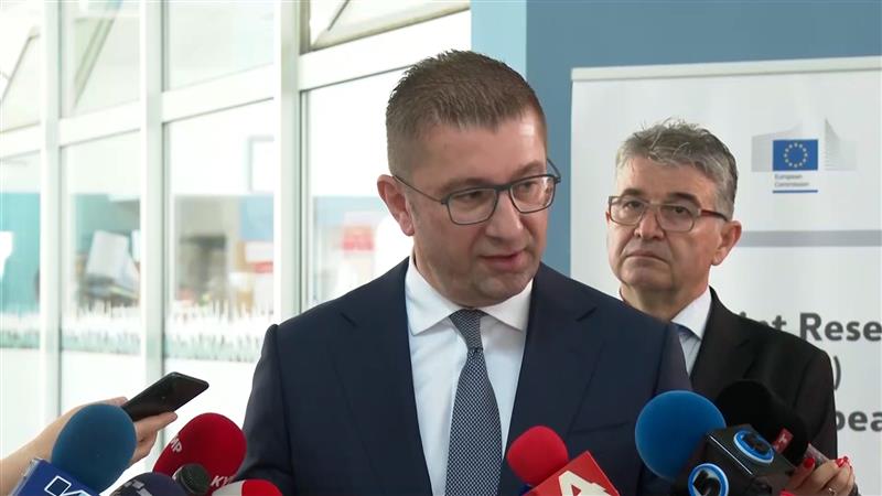 Суштината на спорот, не е промена на македонскиот устав, туку обидот за инжинеринг