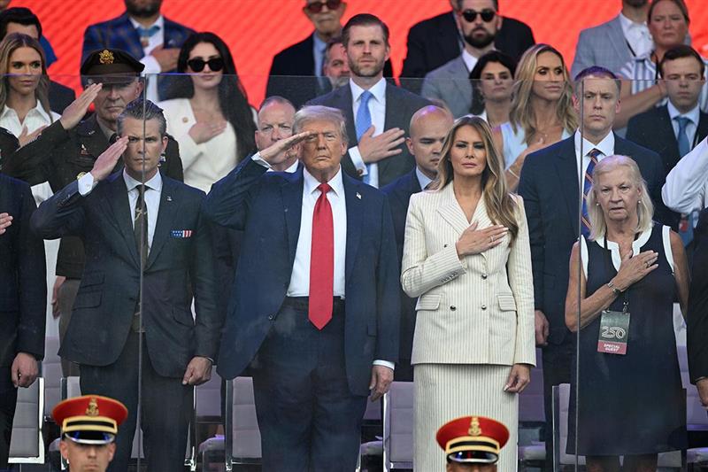 Трамп ја предводеше парада на армијата: Прослава или „диктаторско однесување“?