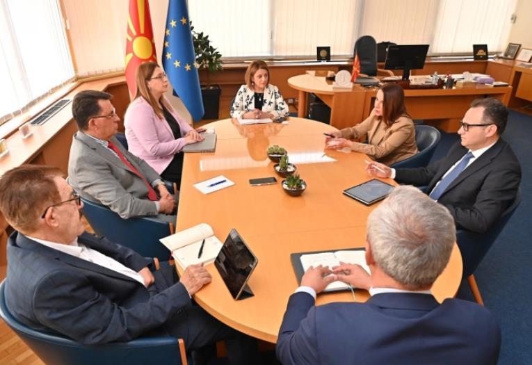 Средба на гувернерот Славески со МБ
