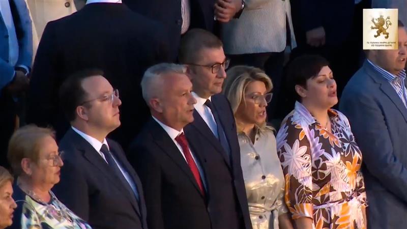 Мицкоски до функционерите: Не заборавајте од каде доаѓате, удобните фотељи ќе ги замените со клупа пред кооперација