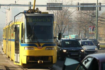 Трамвај излета од шините и удри во пицерија во Шведска, повредени седум лица