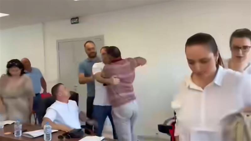 Реакции и закани со тужби по вчерашниот инцидентот во Советот на Општина Кочани