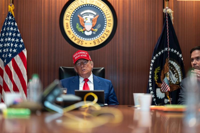 САД го нападна Иран, Трамп се заканува, Иранците најавуваат одговор, испукуваат ракети кон Израел