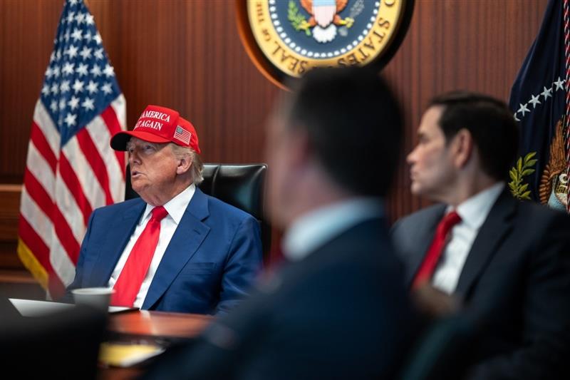 Белата куќа на готовс: Трамп свика состанок со тимот за националана безбедност, иранската одмазда сѐ поблиску