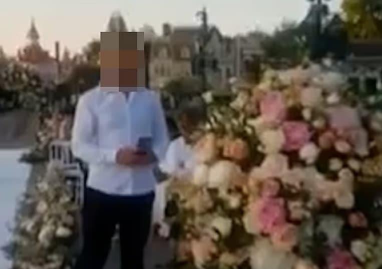 Педофил е уапсен среде Дизниленд во Париз- сакал да се ожени со 9- годишно девојче (ВИДЕО)