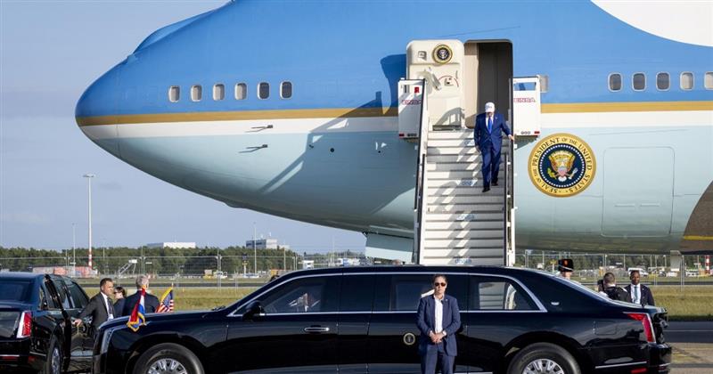 Трамп пристигна во Холандија, ќе учествува на самитот на НАТО 