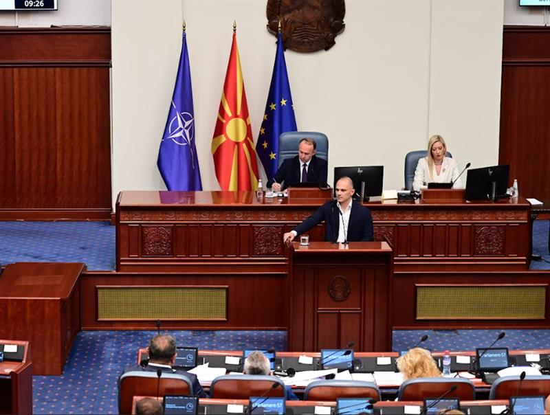 Филипче до Мицкоски: За јазикот и идентитетот никогаш не се преговарало, тие се потврдени со документи во ЕУ