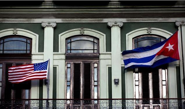Трамп наметнува построга американска политика кон Куба