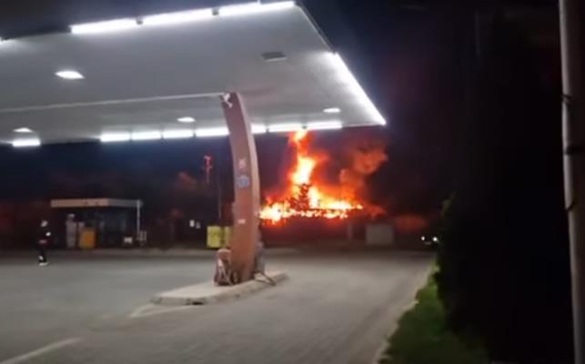 Пожар во близина на бензинска пумпа во Кочани: Изгореа три автобуси и комбе
