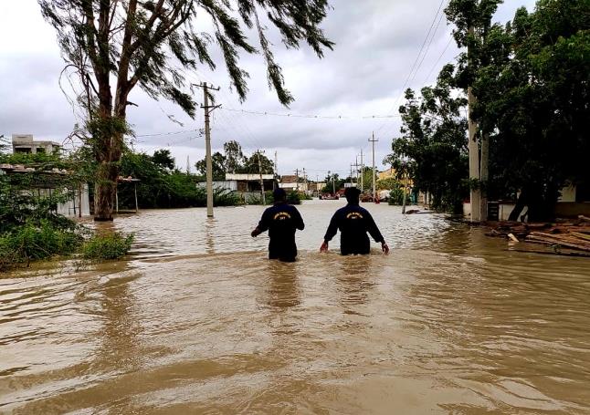 Најмалку 51 лице загинаа во монсунските дождови во Индија, 22 се водат како исчезнати