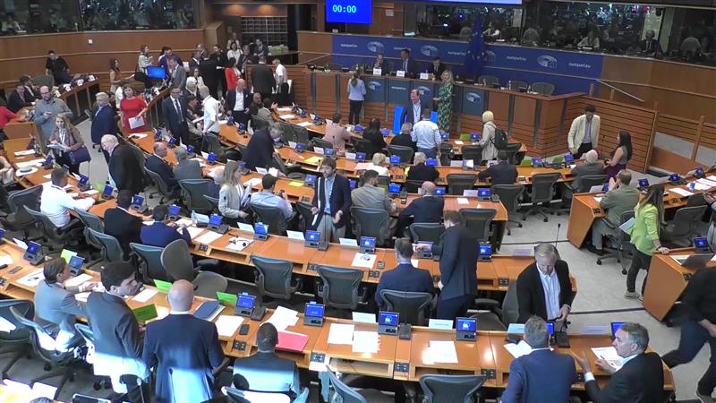 Бугарија се мобилизира – обид целосно да се отстранат термините македонскиот јазик и идентитет во извештајот