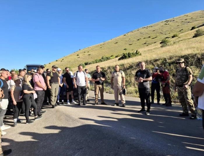 Директорот на БЈБ Александар Јанев на планинарење по Галичица со колегите од СВР Охрид