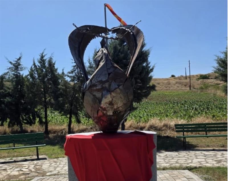 Во Чашка e откриена скулптура на бранителот Дејанчо Богдановски