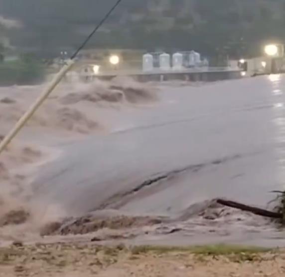 Видео:Најмалку 24 загинати во поплавите во Тексас, меѓу нив и деца