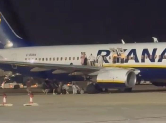 Шест патници повредени по пожар во авион на „Рајенер“ во Палма де Мајорка