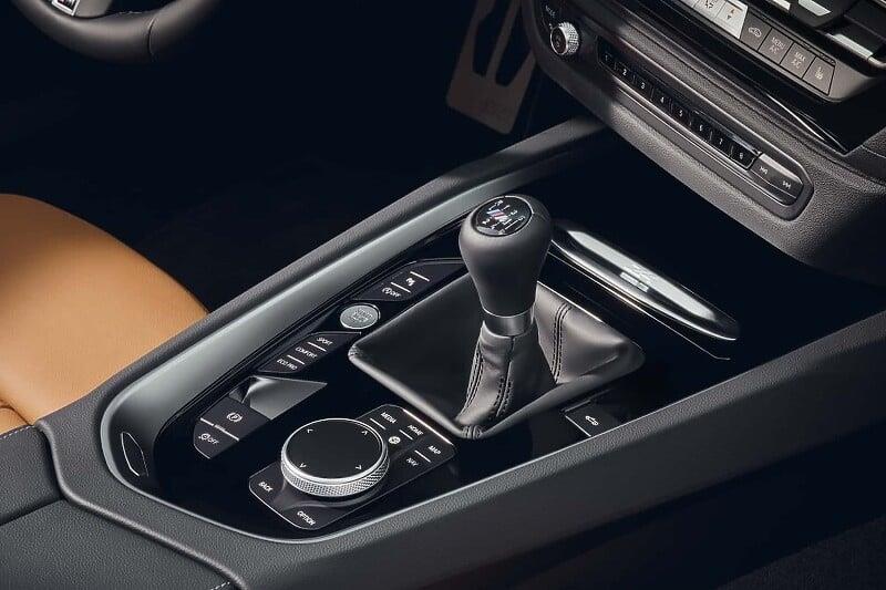 BMW не се откажува од рачниот менувач