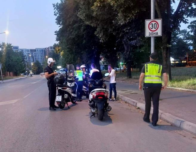 За осум часа 155 сообраќајни прекршоци во Скопје, 51 санкција за возачи на мотоцикл 