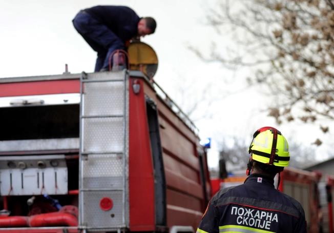 МЗ: Ситуацијата по пожарот во дворот на Психијатриската болница е целосно под контрола, нема повредени 