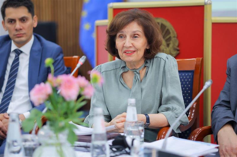 Сиљановска-Давкова се обрати на годишниот настан на КСЗД „Разговори за еднаквост“ на тема „Право на домување на Ромите“