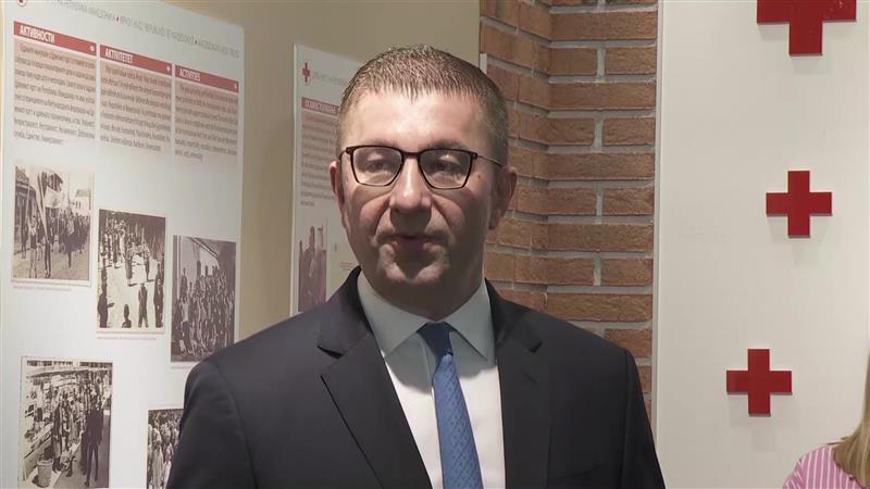 Мицкоски: Нема да се однесуваме незрело и да ги напуштаме преговорите, попосветени ќе продолжиме со реформите 