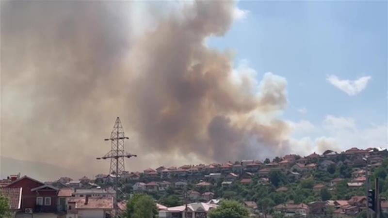 Во моментов активни неколку пожари, состојбата денеска не е толку критична