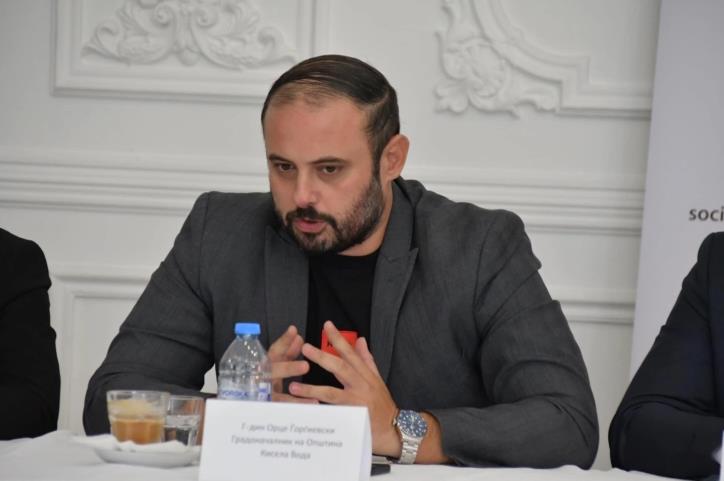 ​Ѓорѓиевски: Инвестираме во едносменска настава и подобри услови за учениците во ООУ „Кирил Пејчиновиќ“ 
